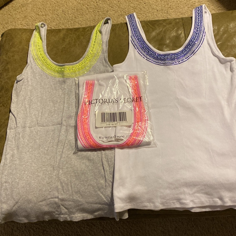 (3) Victoria’s Secret The Tee Shop Embroidered Tank Tops Sz L - Picture 5 of 8